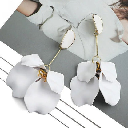 Modern white flower dangle earrings