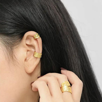 Structured huggie earrings