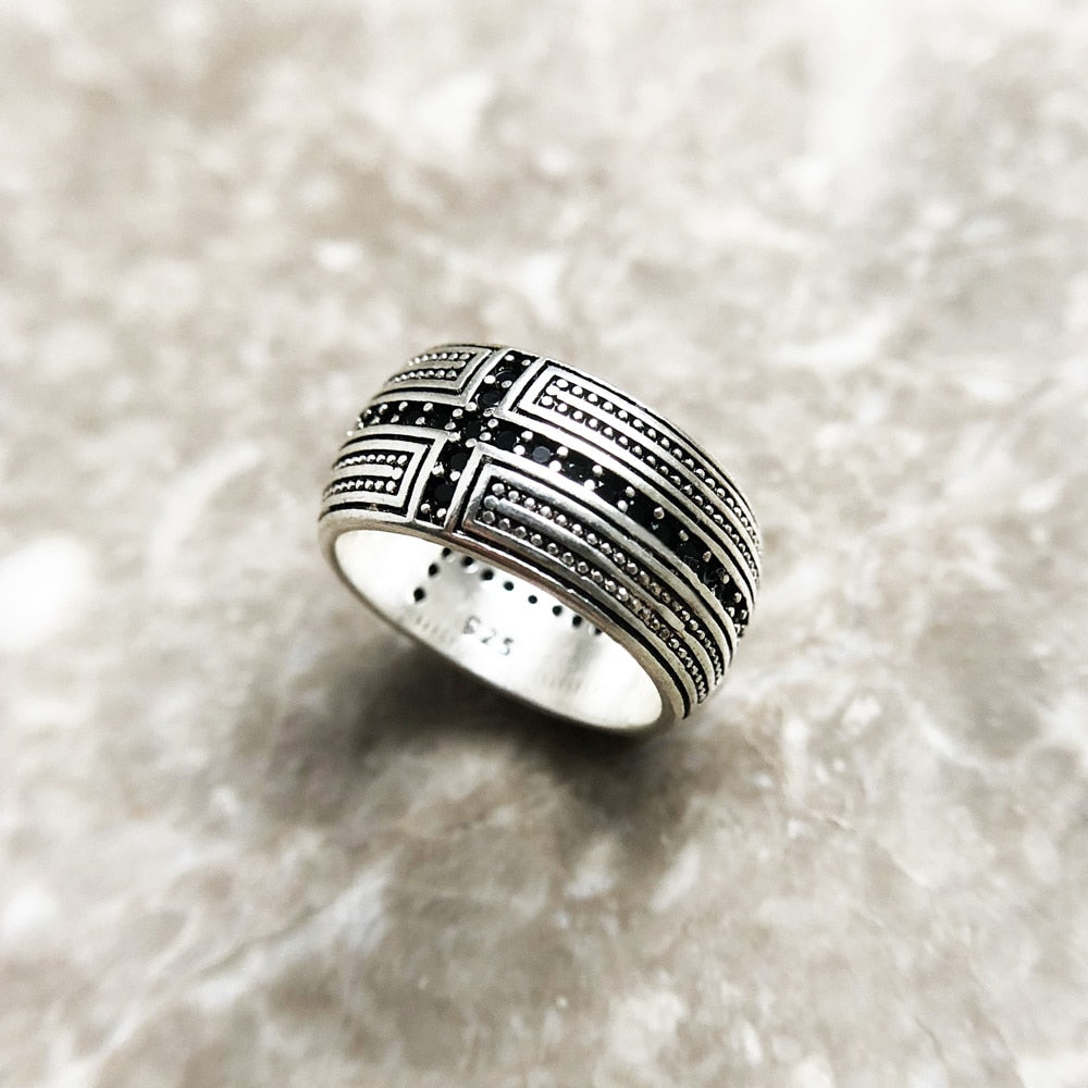 Vintage style engraved band ring