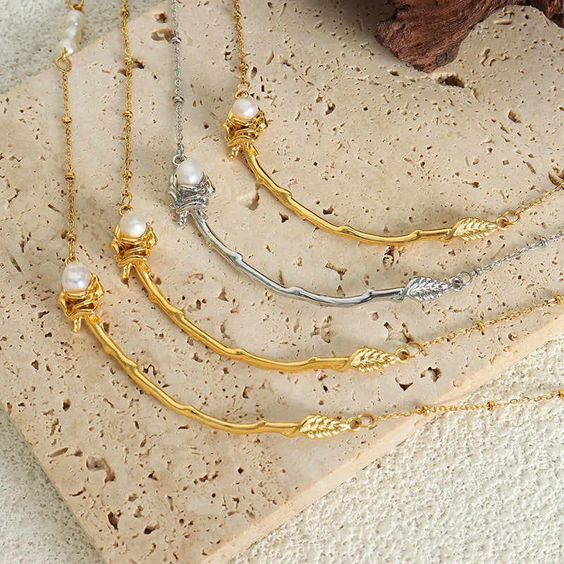 Delicate chain necklace with curved bar and single pearl embellishment