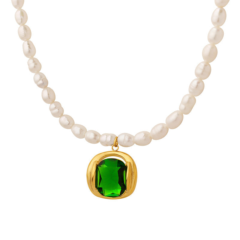 Elegant pearl necklace with green zircon pendant