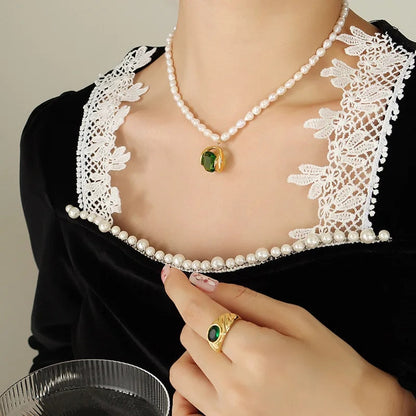 Elegant pearl necklace with green zircon pendant