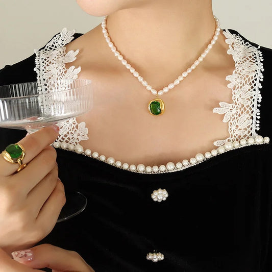 Elegant pearl necklace with green zircon pendant