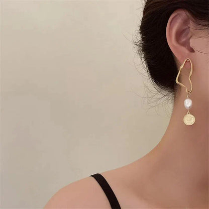 Asymmetric baroque pearl earrings with gold accents