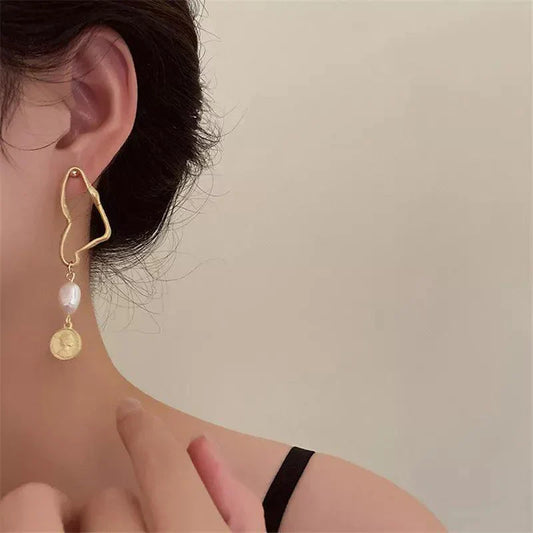 Asymmetric baroque pearl earrings with gold accents